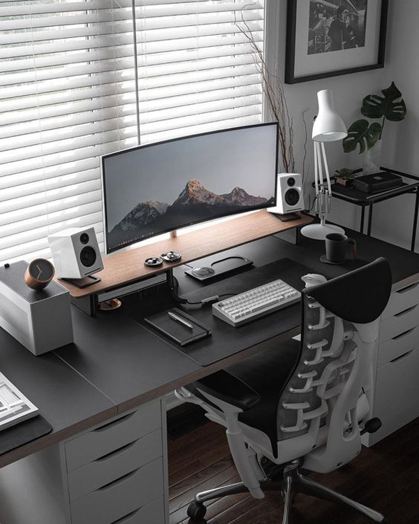 minimalist-desk-setup-from-ikea