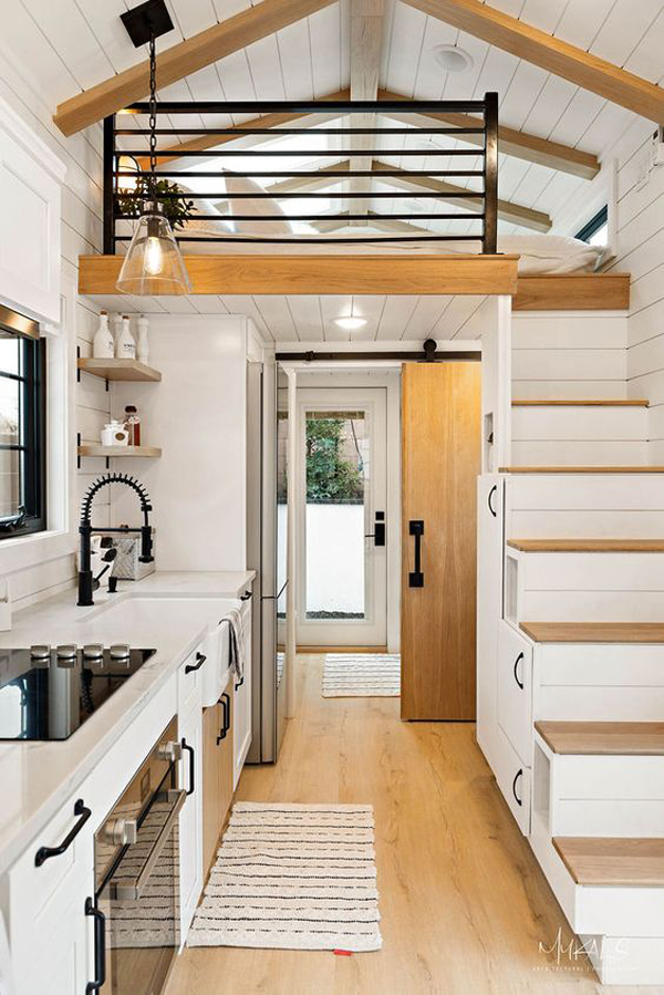minimalist-tiny-house-with-mezzanine-floor