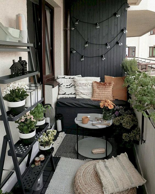 boho-tiny-balcony-design-with-black-color