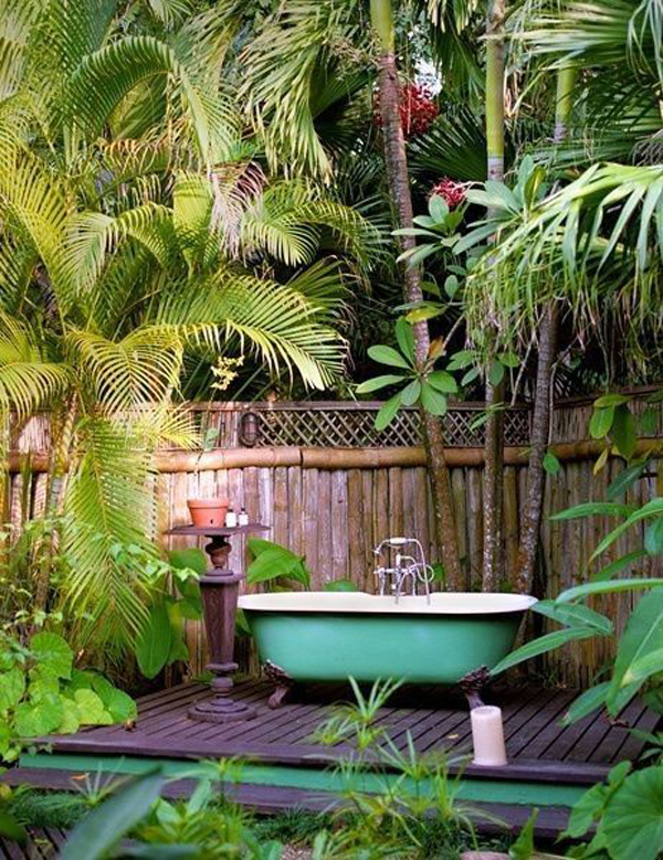 cozy-tropical-outdoor-bathtub-for-relaxing