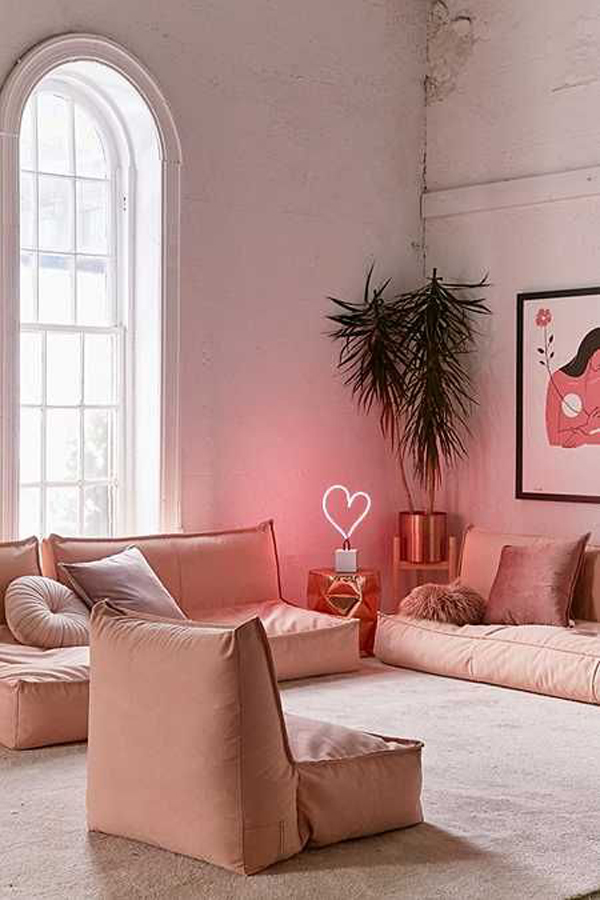 cute-floor-living-room-with-pink-accents