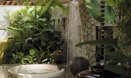 outdoor-spa-bathroom-with-holiday-vibes