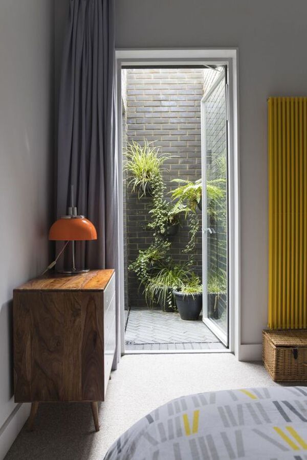 cozy-bedroom-design-integrated-with-outdoor-garden
