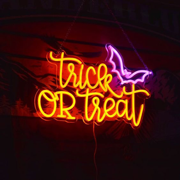 halloween-neon-sign-trick-or-treat-led