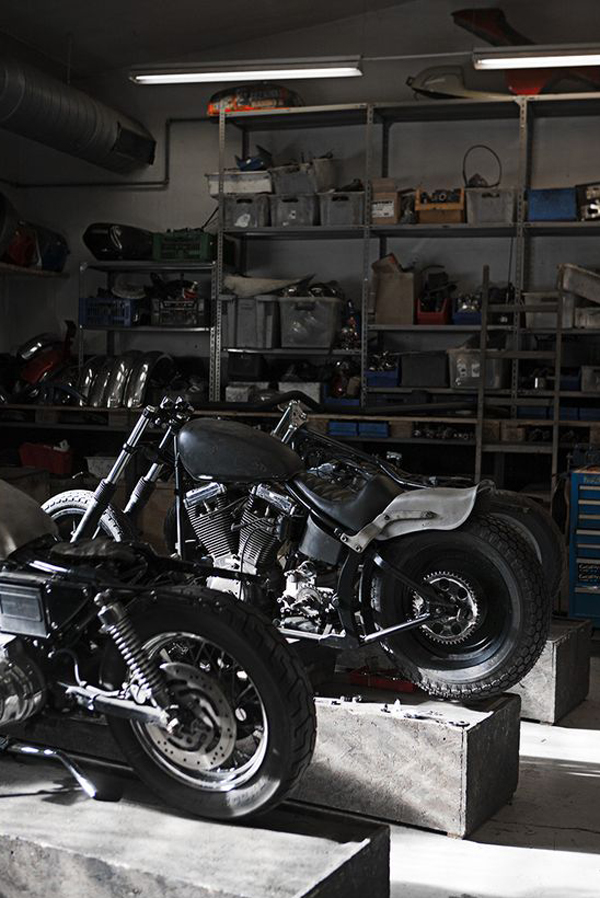 custom-men-garage-design-for-motorcycle