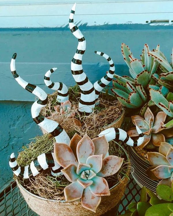 scary-halloween-plant-decor-with-snake