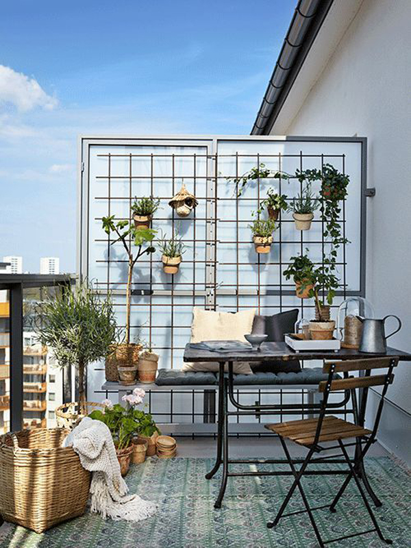 small-balcony-decor-with-vertical-garden