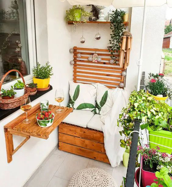 tiny-diy-wood-balcony-table-for-relaxing