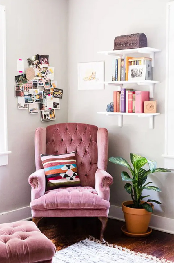 pink-velvet-reading-chairs