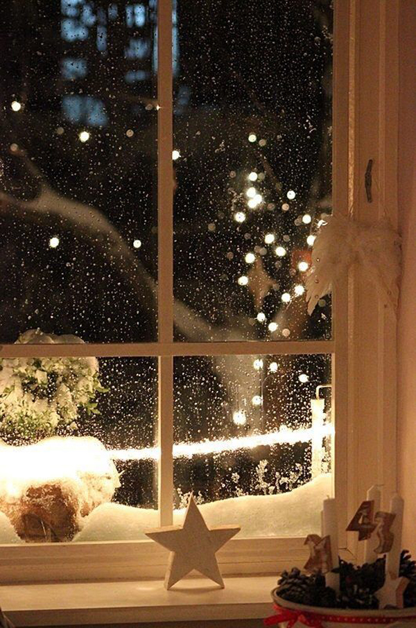 pretty-indoor-winter-lights-in-the-window