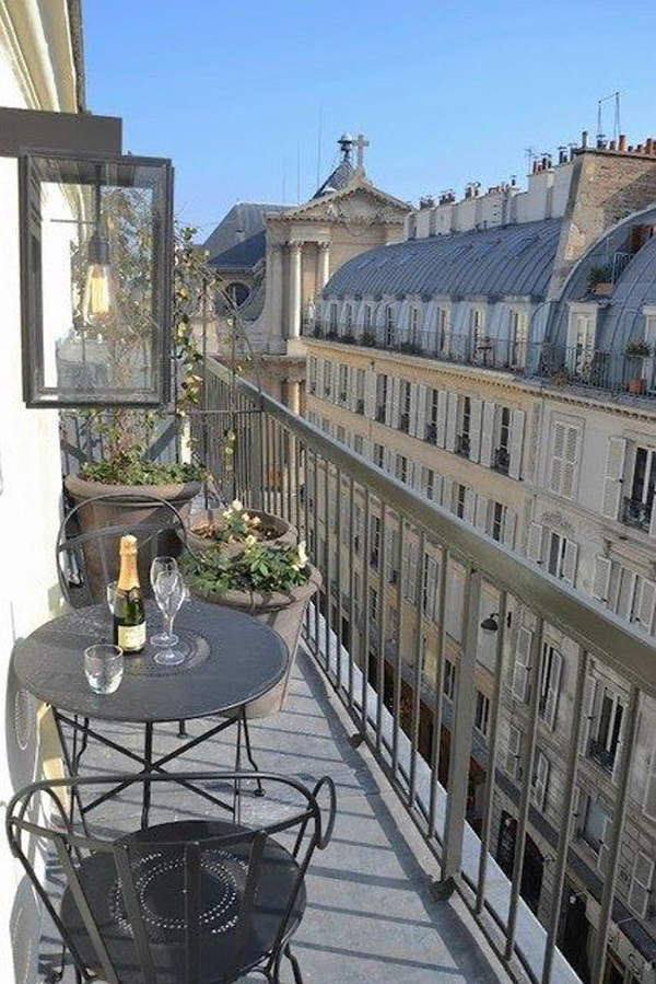 small-parisian-apartment-balcony-design