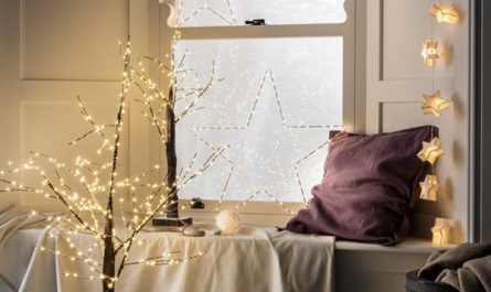twinkling-christmas-lights-and-tree