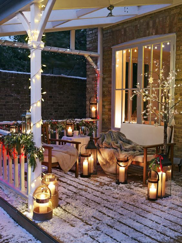 winter-terrace-lighting-ideas-with-candle-and-lantern