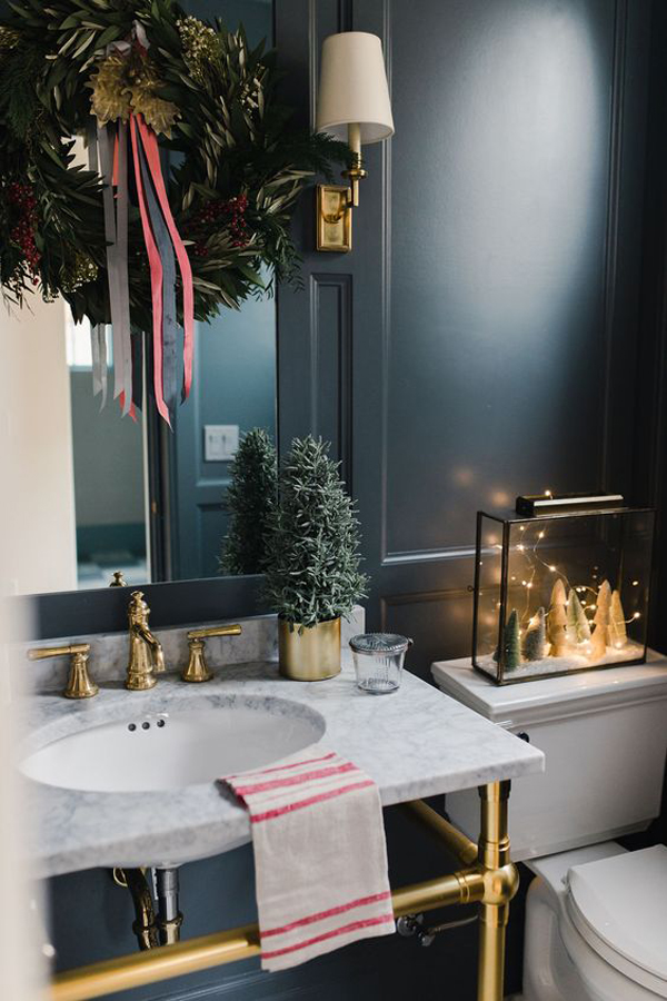 awesome-christmas-bathroom-ideas-with-terrarium