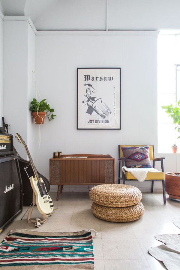 eclectic-living-room-design-with-guitar-stand