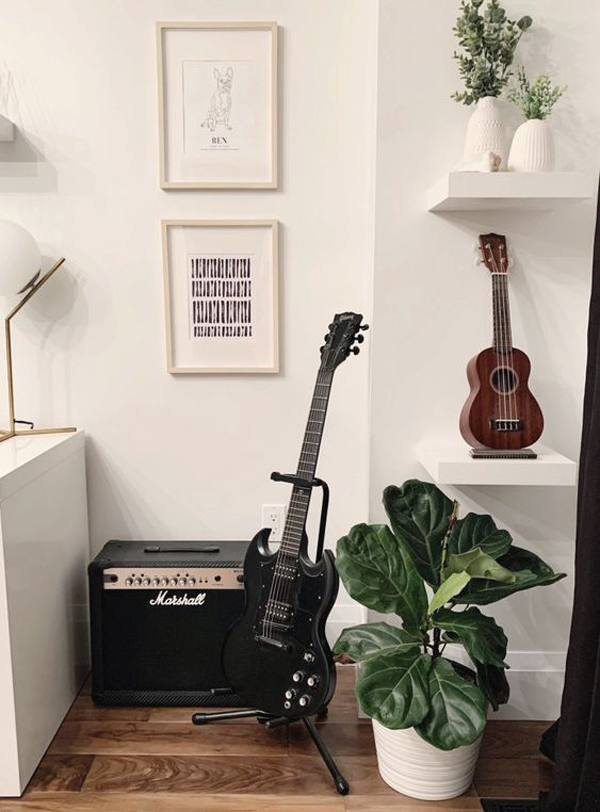 minimalist-home-office-with-guitar-areas