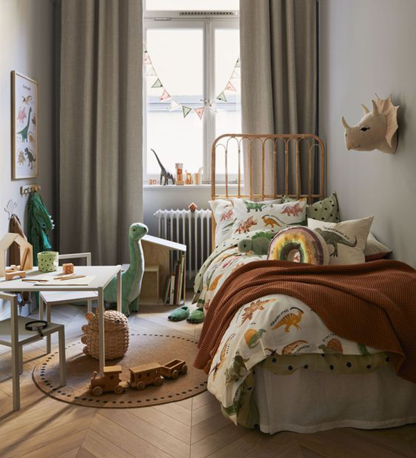 rustic-kids-bedroom-with-dinosaur-themed