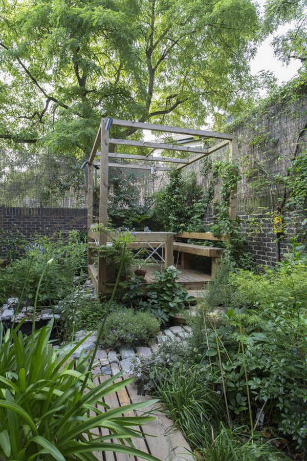 secret-backyard-garden-with-pergolas