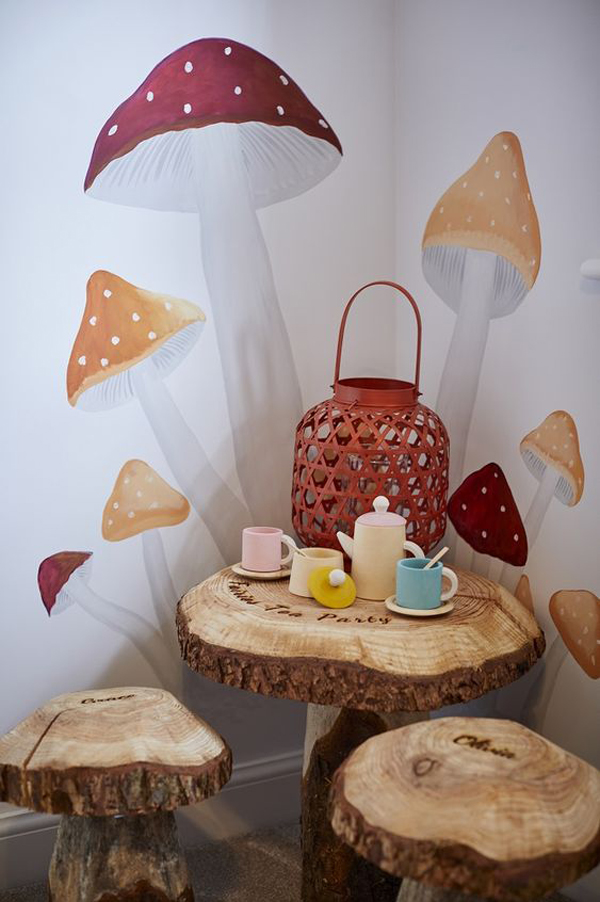 muhroom-coffee-corner-with-wooden-furniture