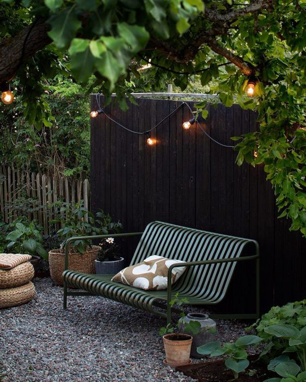 backyard-lounge-chairs-with-black-fence