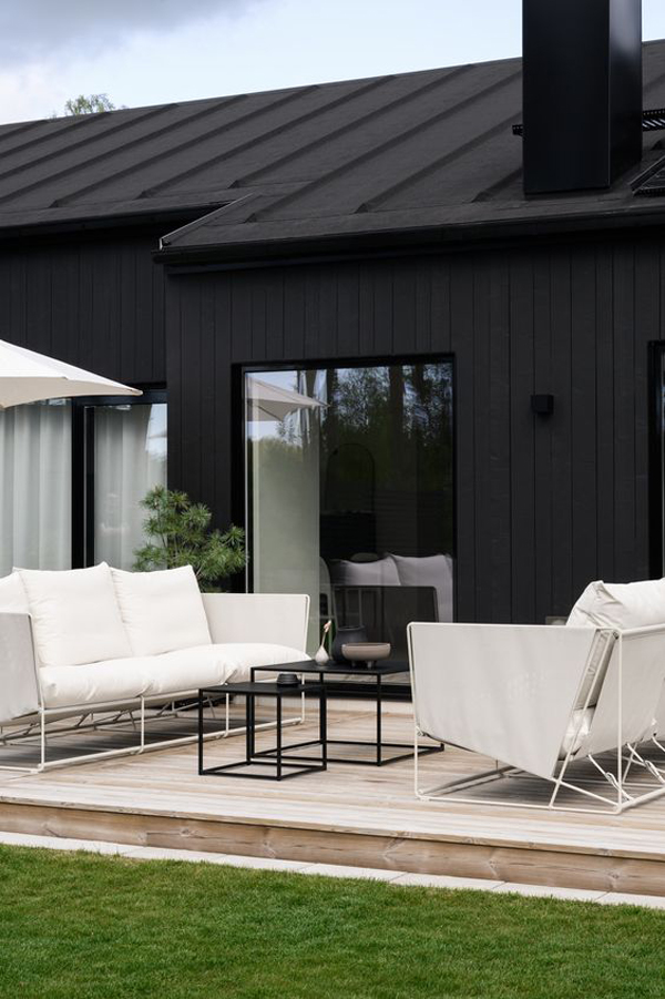 black-and-white-patio-design-with-nordic-theme