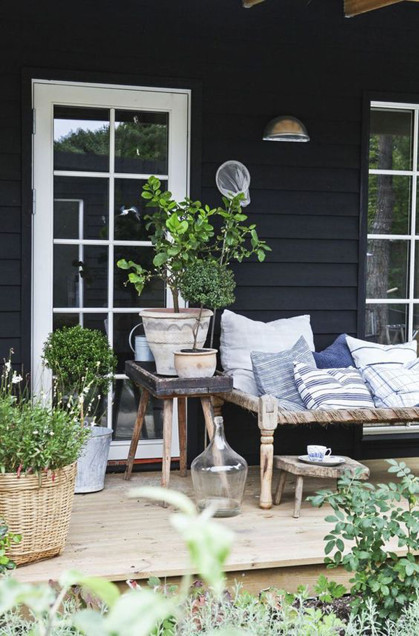 black-patio-design-with-farmhouse-theme