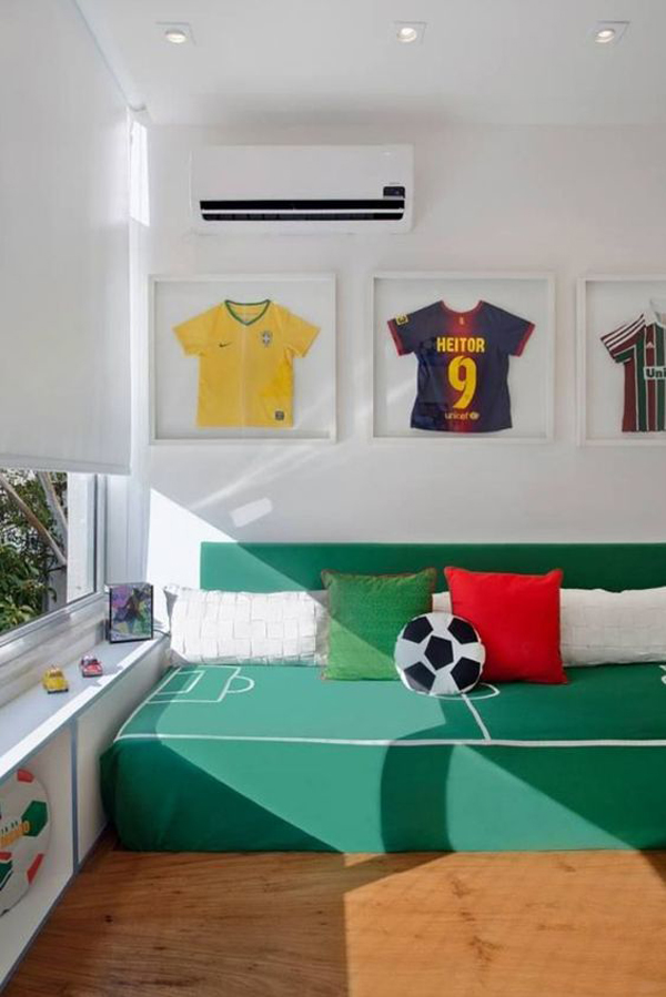 boys-football-bedroom-with-gallery-wall