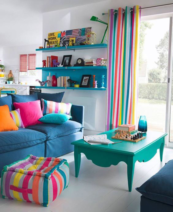 bright-family-room-with-striped-colors