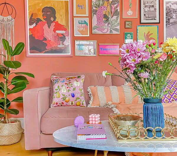 How To Make Cheerful Family Room With Colorful Accents