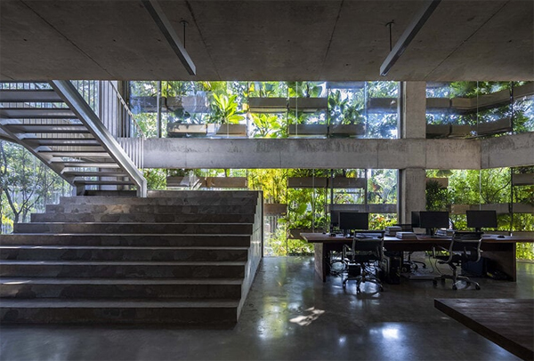 concrete-staircase-design-in-farm-office