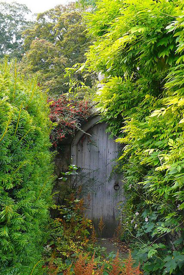 hidden-secret-garden-doors