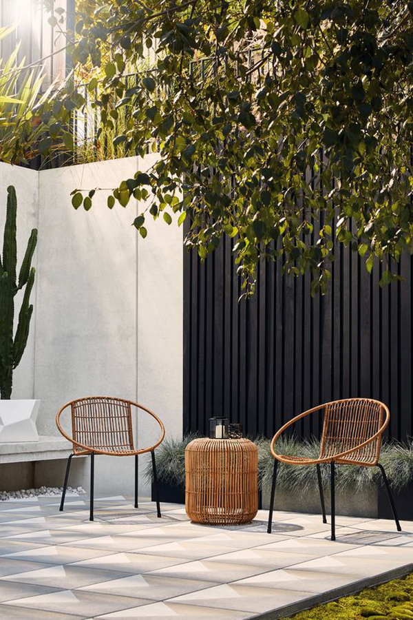 minimalist-outdoor-black-lounge-areas