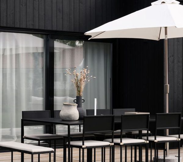 21 Cool And Dramatically Exterior Design With Black Colors