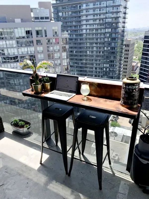 open-balcony-office-for-apartment