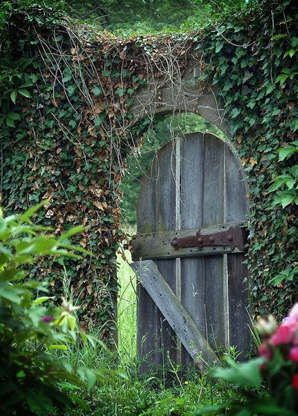 vintage-garden-door-for-secret-garden