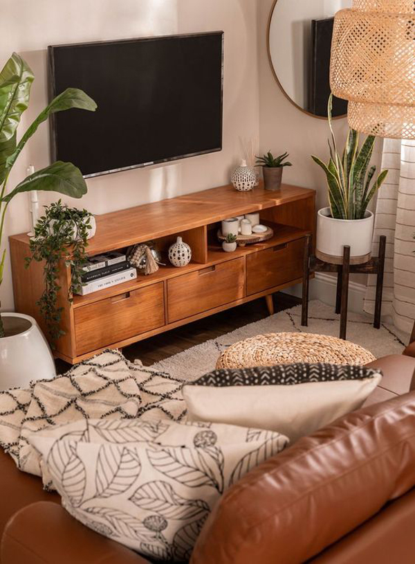 tiny-bohemian-tv-room-with-rugs