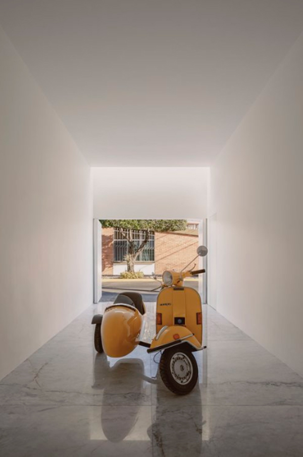 minimalist-large-garage-for-vespa