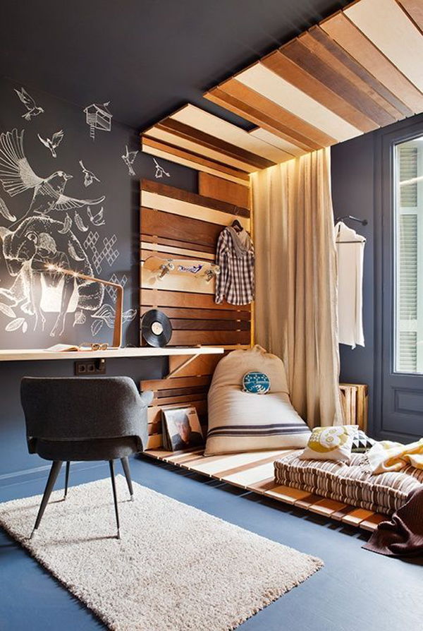 space-saving-boys-bedroom-with-pallet-ceiling