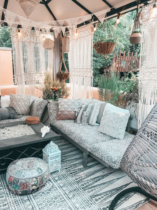 bohemian-outdoor-living-room-with-rugs