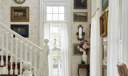classic-staircase-design-with-artwork