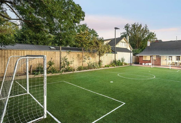 entertaiment-backyard-soccer-field-design