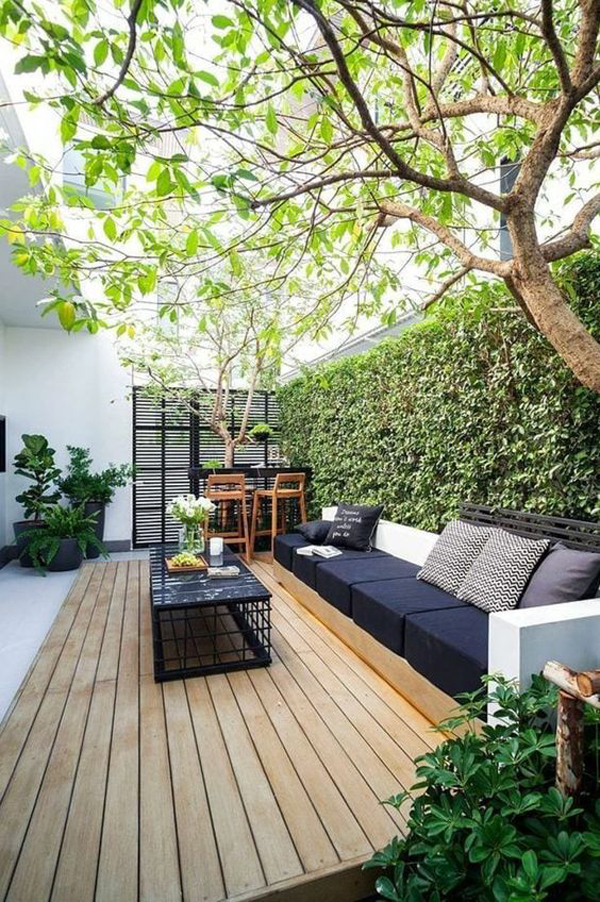 modern-outdoor-living-deck-with-fence-garden