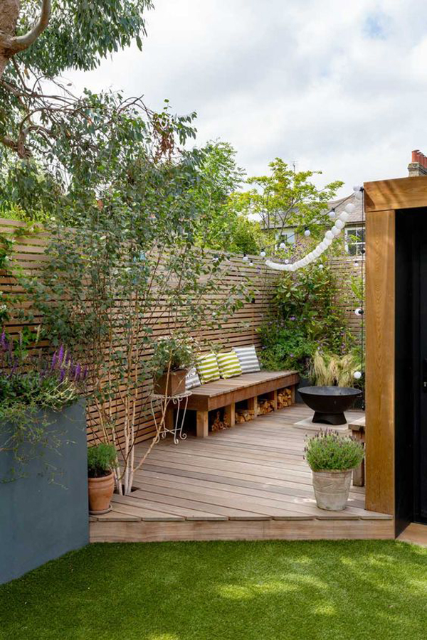 small-side-garden-decking-with-fence