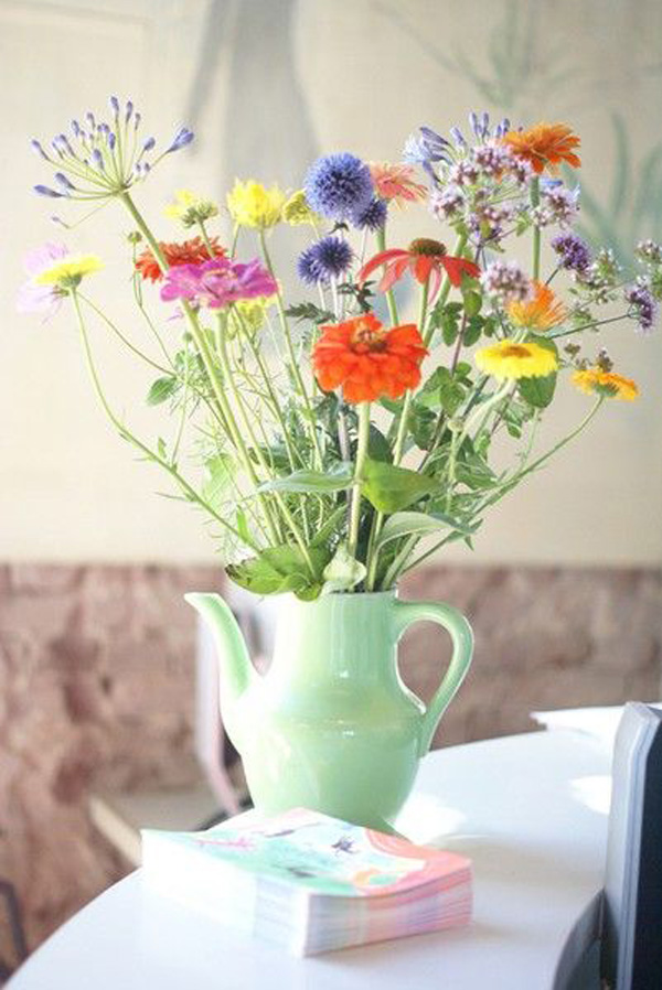 vintage-inspired-summer-flower-table-ideas