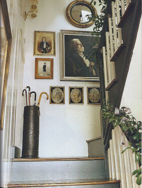 vintage-staircase-gallery-decor-ideas