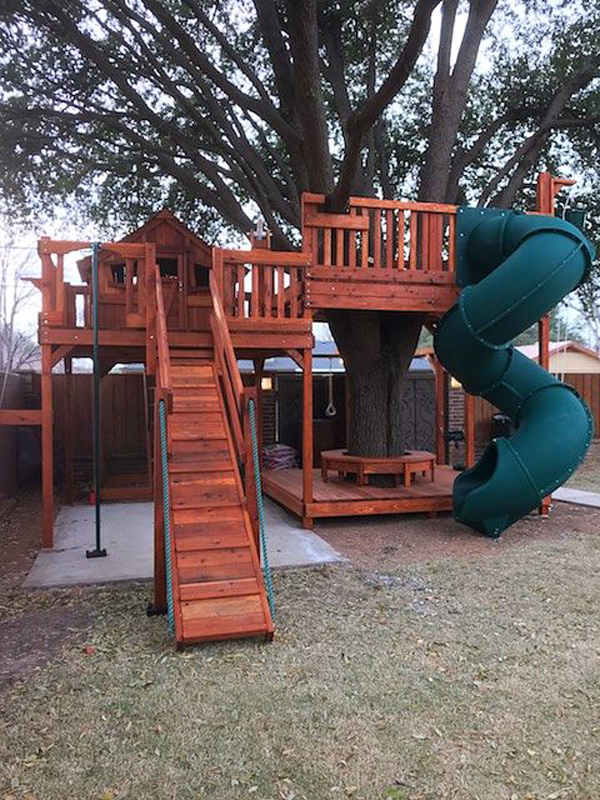 backyard-tree-houses-with-play-area