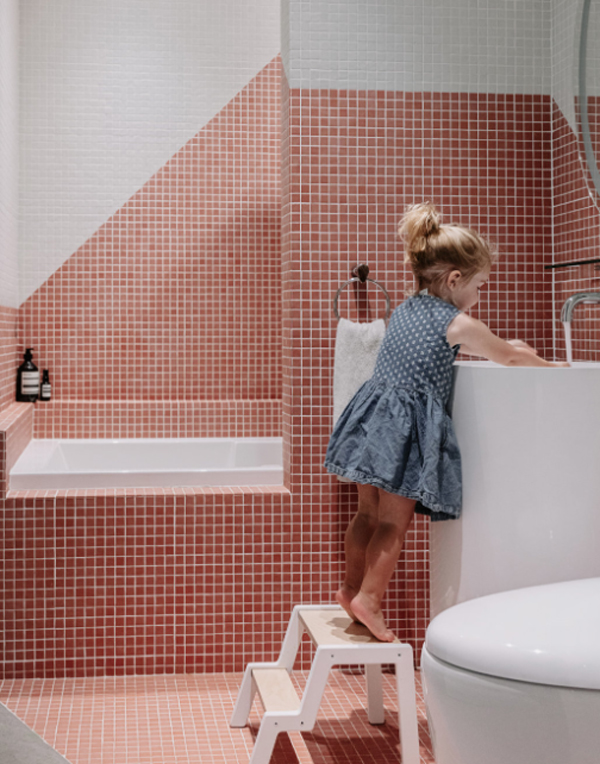 kid-friendly-bathroom-design-with-red-tiles