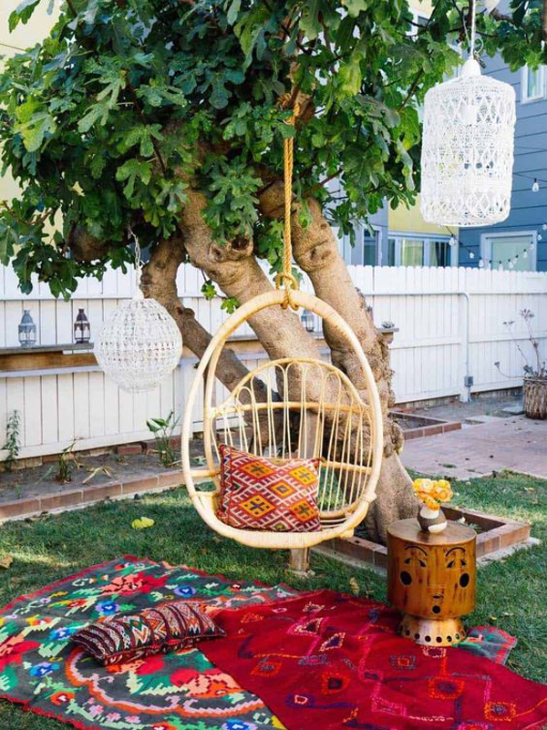 bohemian-garden-decor-with-swing-chairs