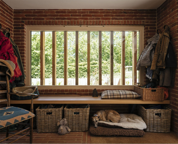dog-friendly-cottage-hallway-with-organizer