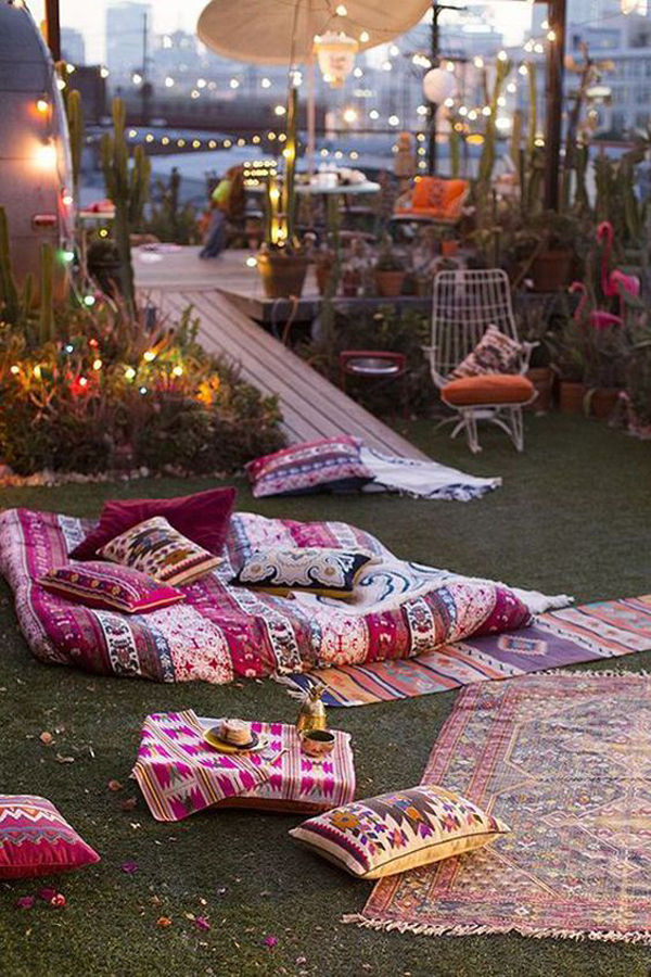 eclectic-bohemian-garden-with-string-lights